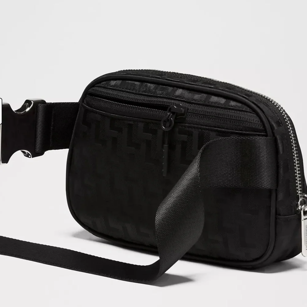 Lululemon Everywhere Belt Bag 1L in Black L Monogram Jacquard - Picture 5 of 8